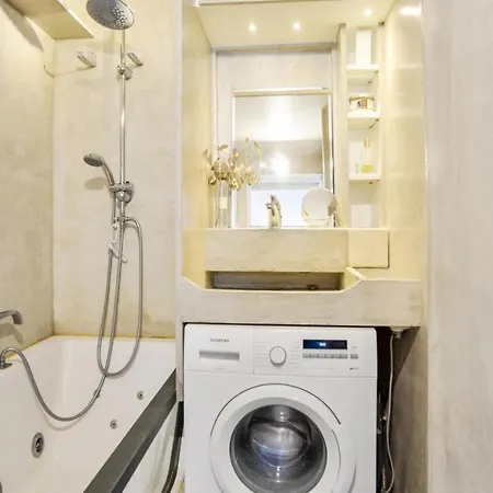 Charming Flat With Balcony In The Heart Of Daire Paris