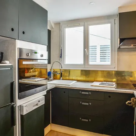 Daire Charming Flat With Balcony In The Heart Of *