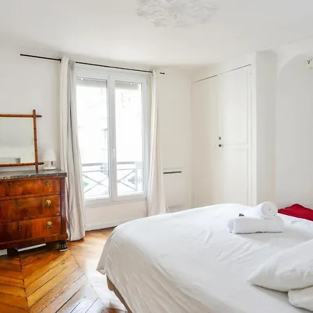 Charming Flat With Balcony In The Heart Of Paris