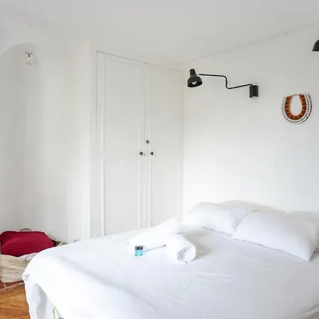 Charming Flat With Balcony In The Heart Of *